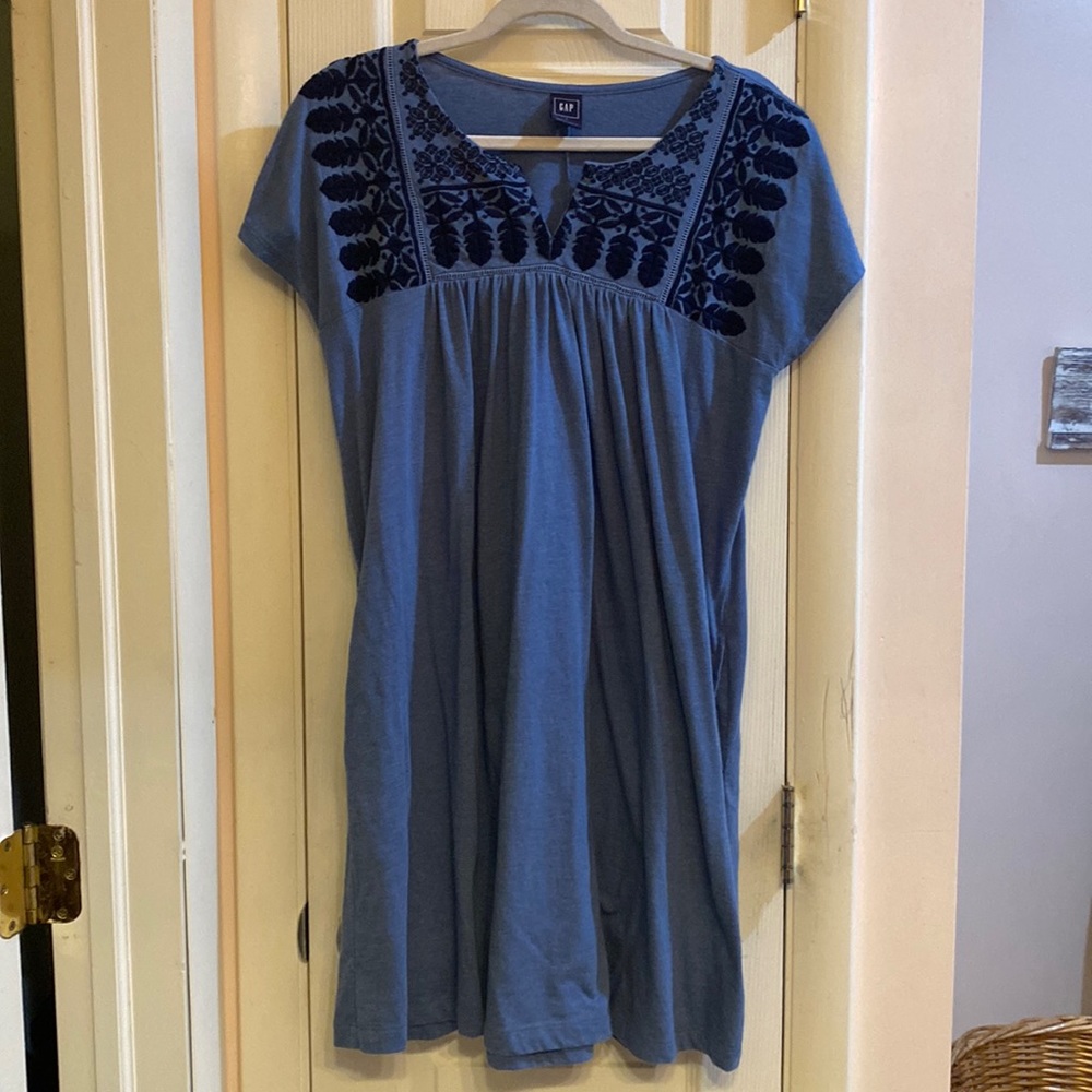 ⭐️BOGO⭐️ GAP Cotton slip-on dress with pockets & embroidery size S